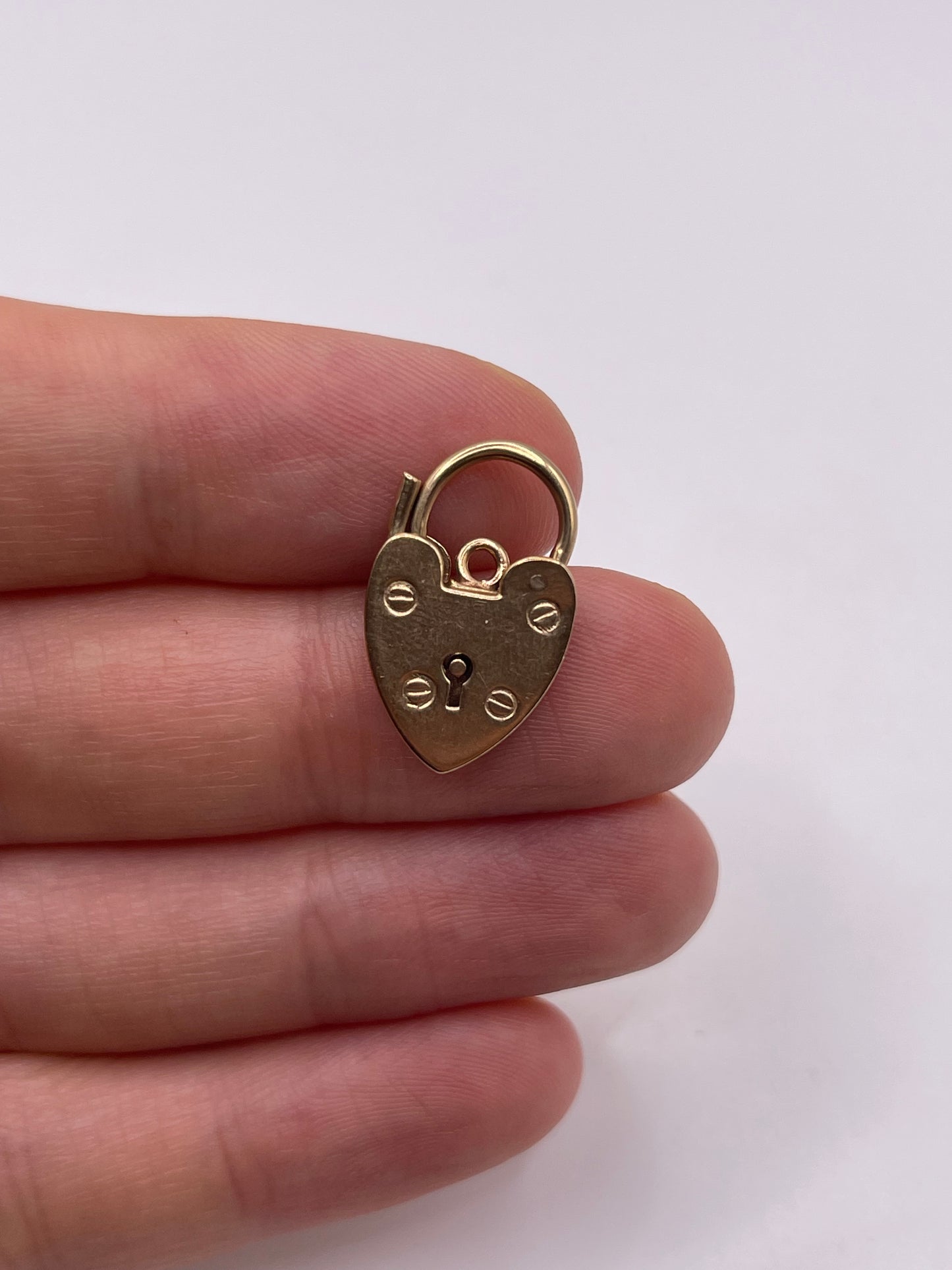 9ct gold padlock 2