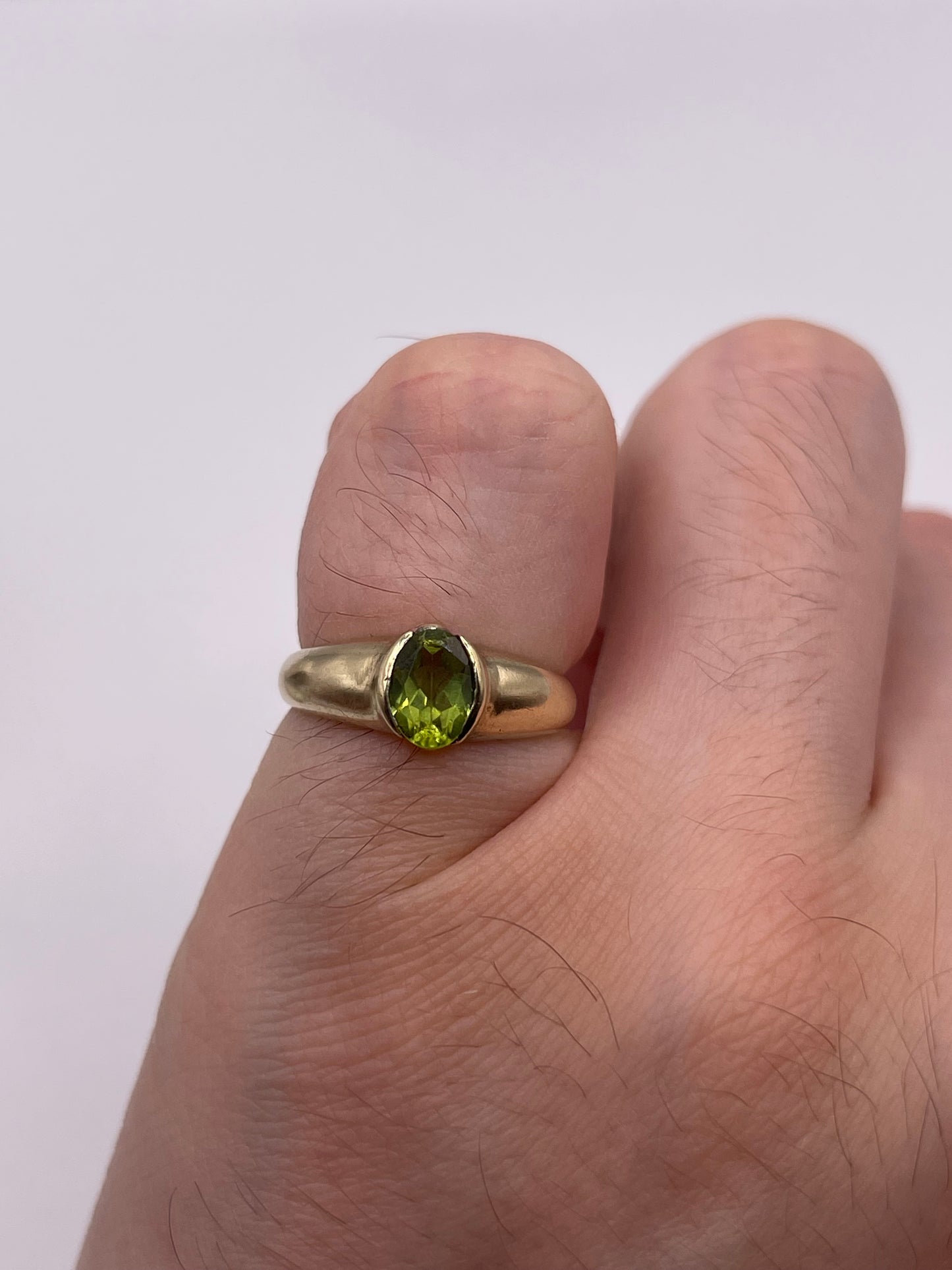 9ct gold peridot ring