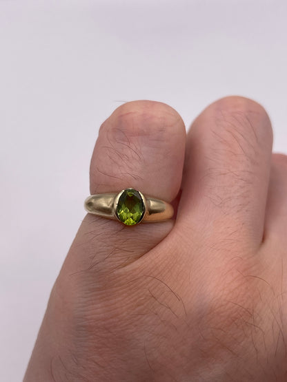 9ct gold peridot ring