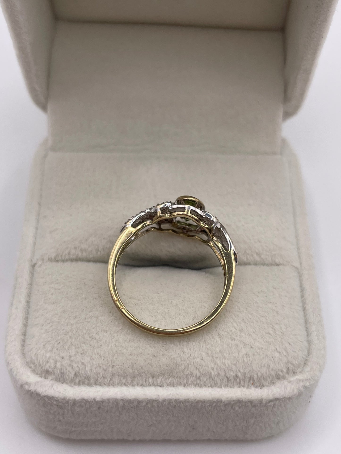 9ct gold peridot and diamond ring