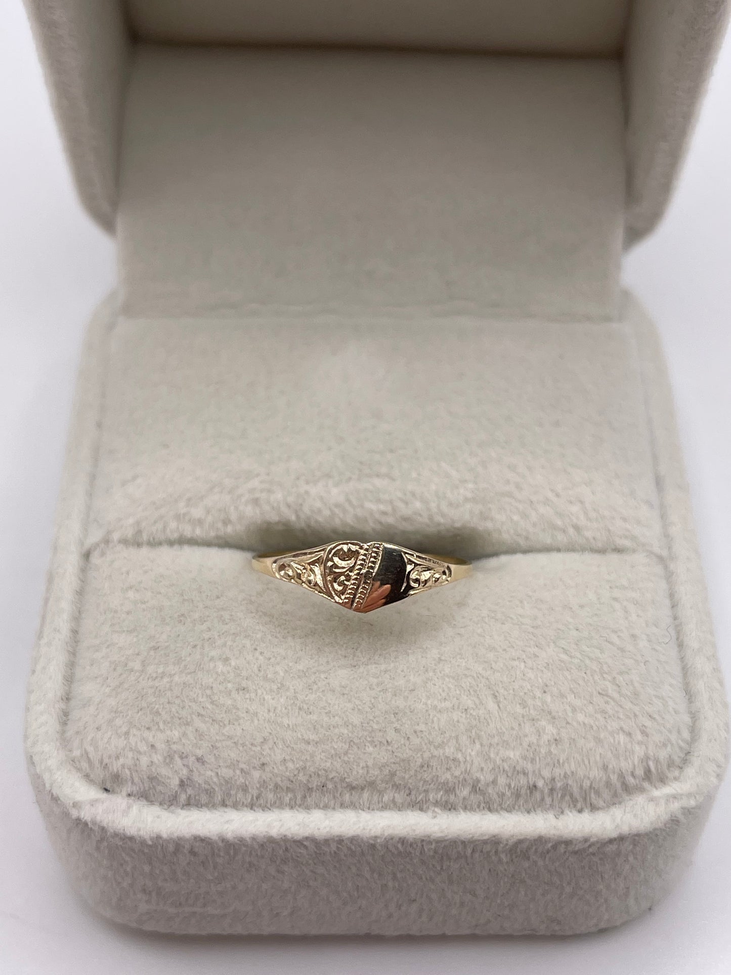 9ct gold signet ring