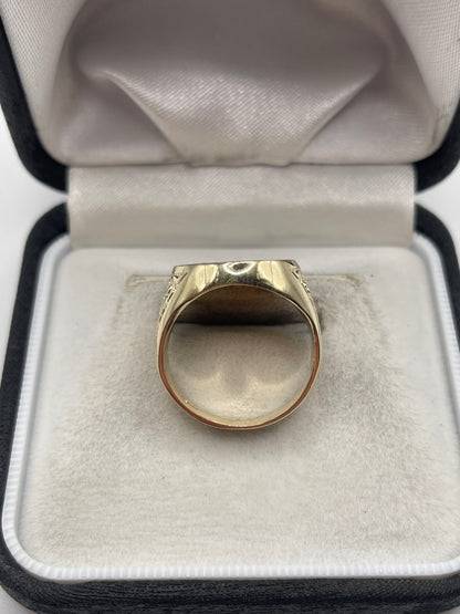 Heavy 9ct gold crest ring