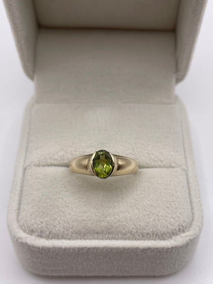 9ct gold peridot ring