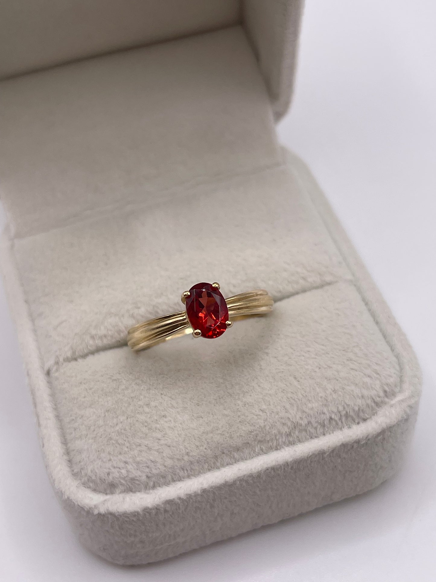 9ct gold quartz ring