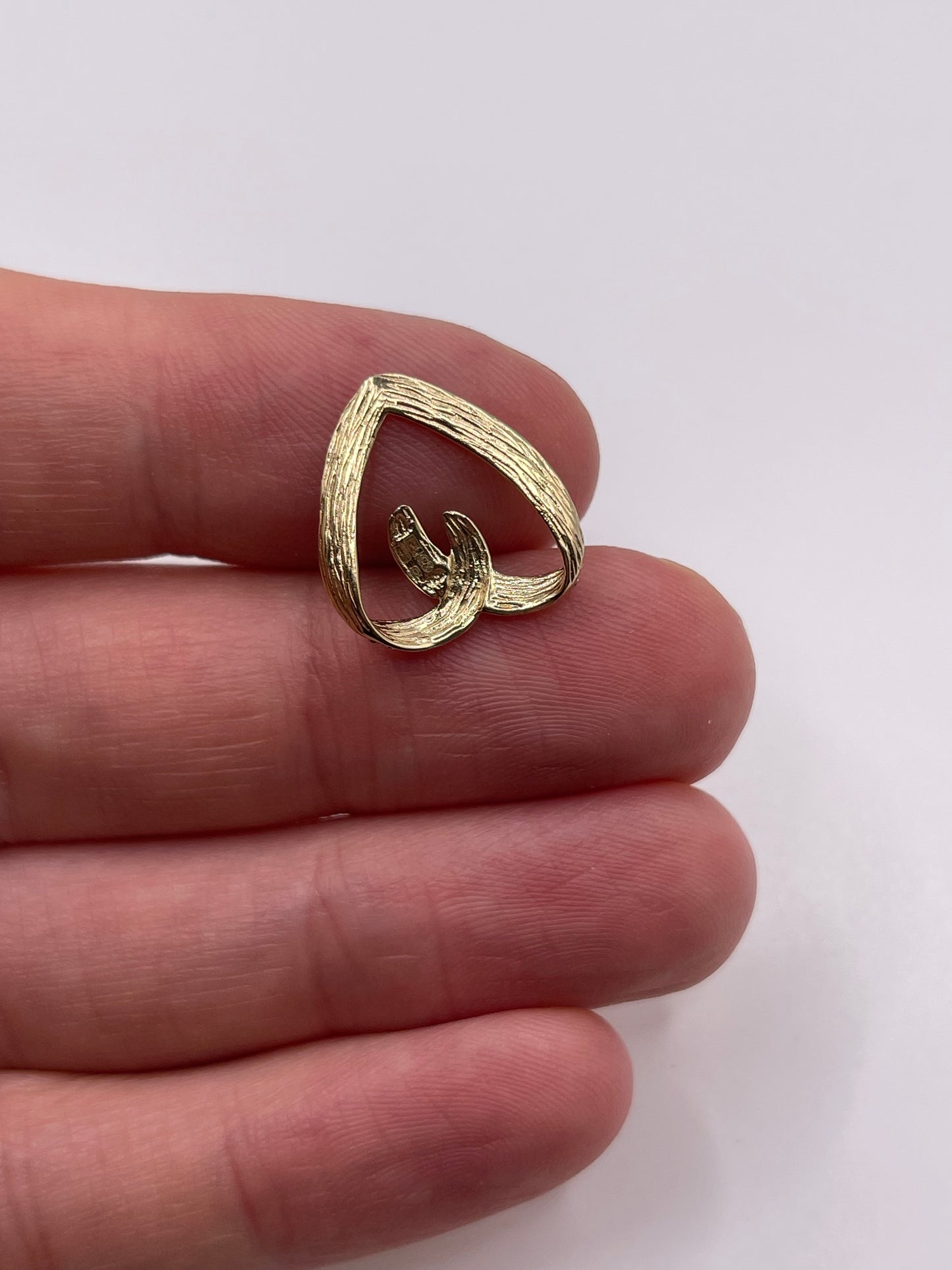 9ct gold heart pendant