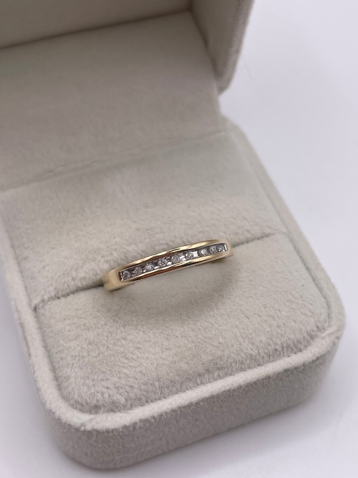 9ct gold diamond ring