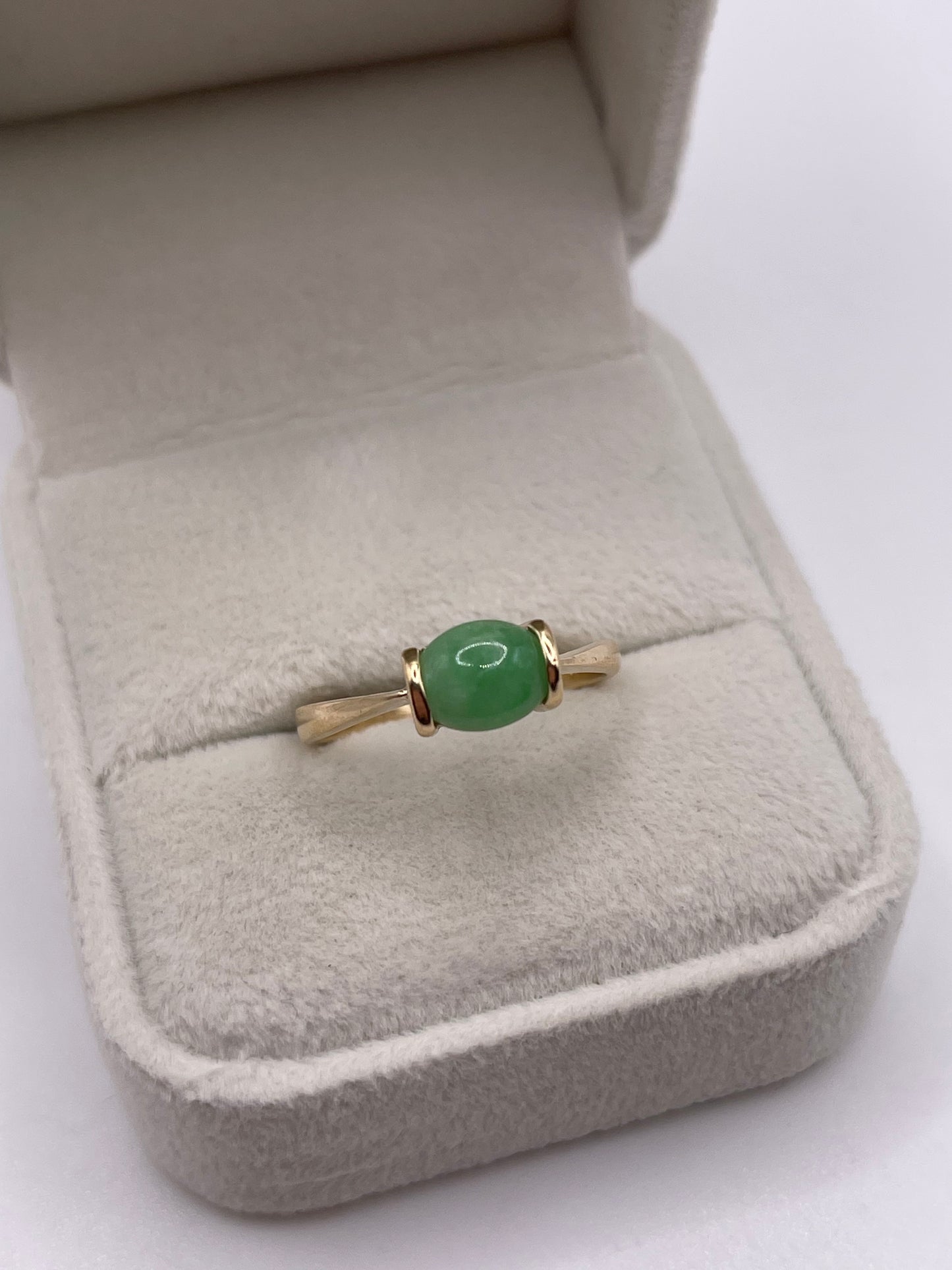9ct gold jade ring