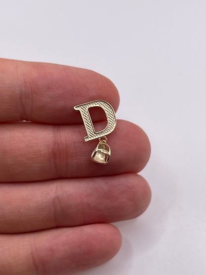 9ct gold initial D pendant