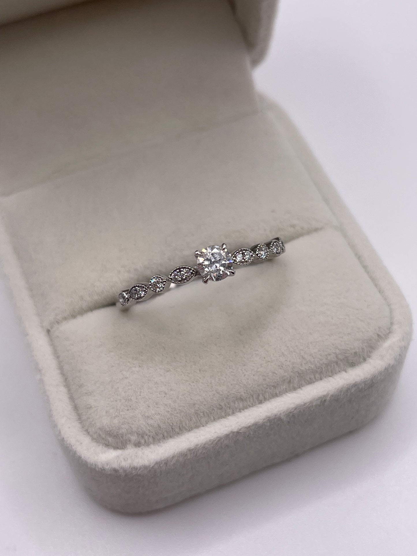 18ct white gold diamond ring