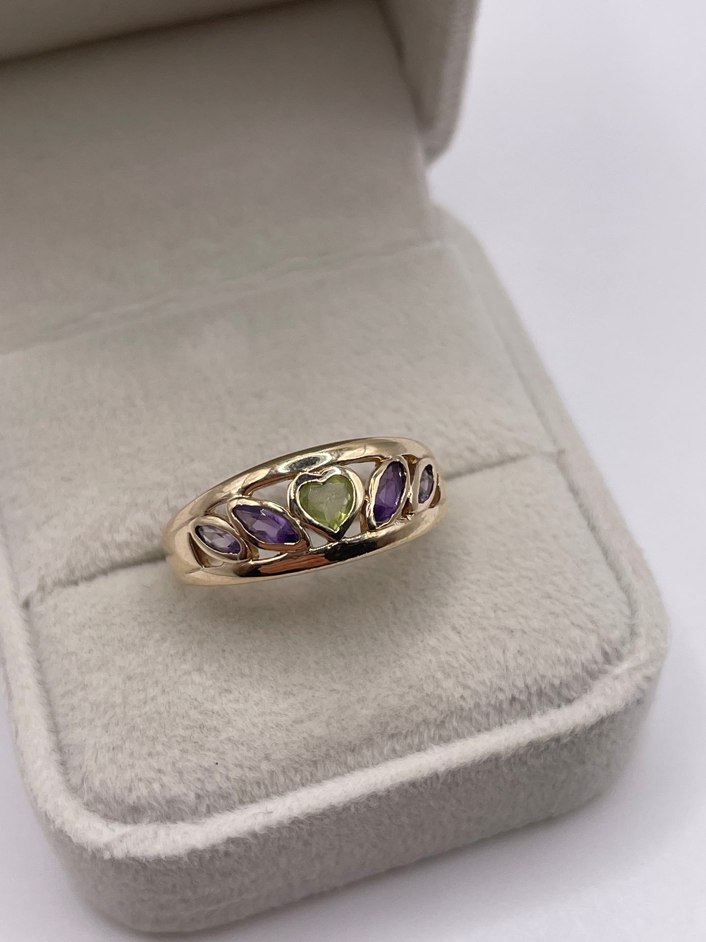 9ct gold peridot and amethyst ring