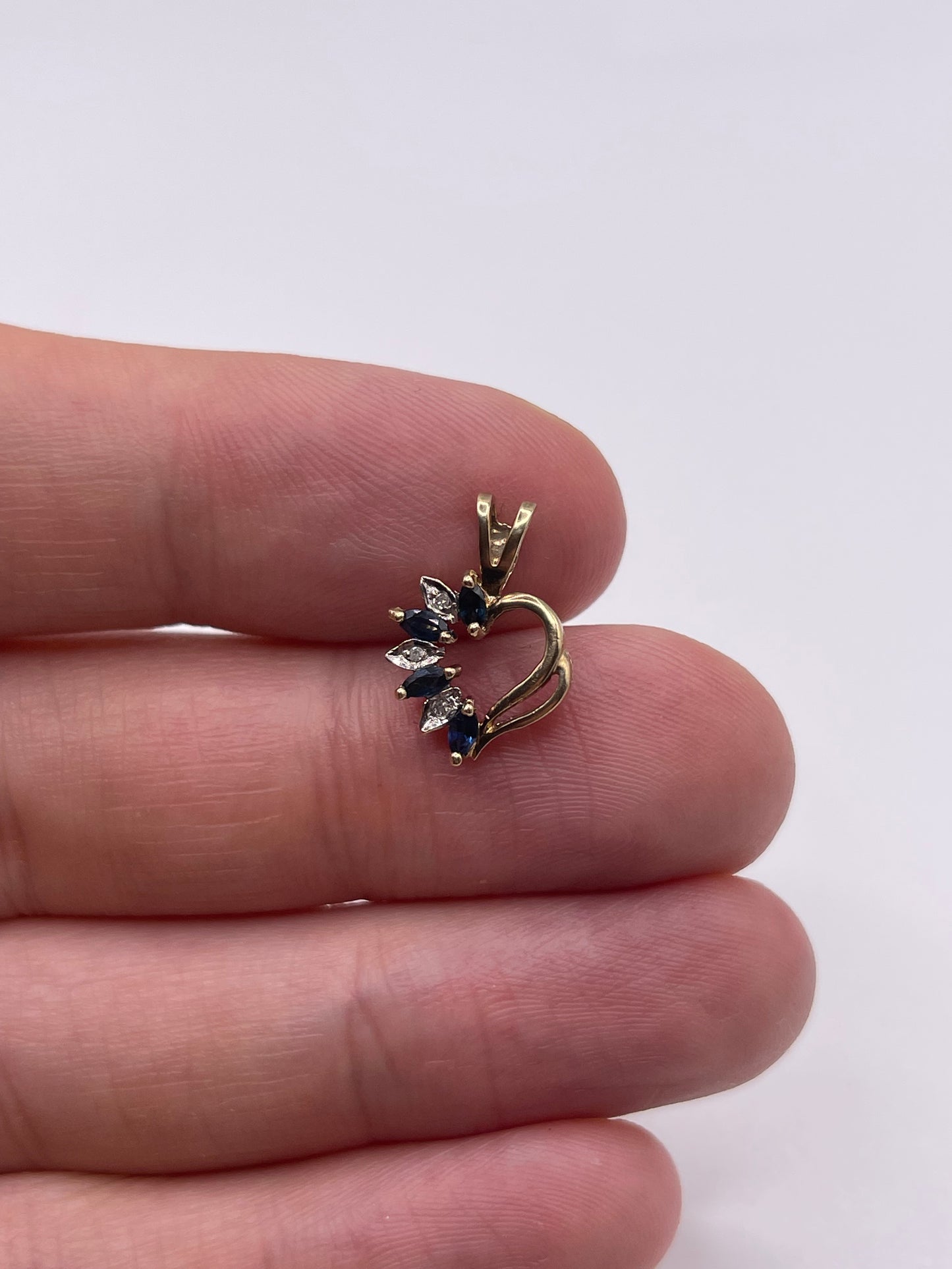 9ct gold sapphire and diamond heart pendant