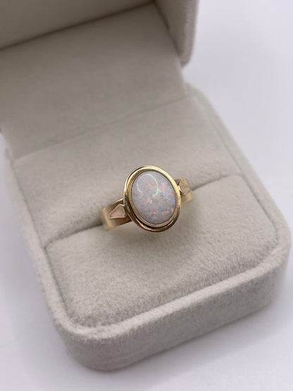 9ct gold opal ring
