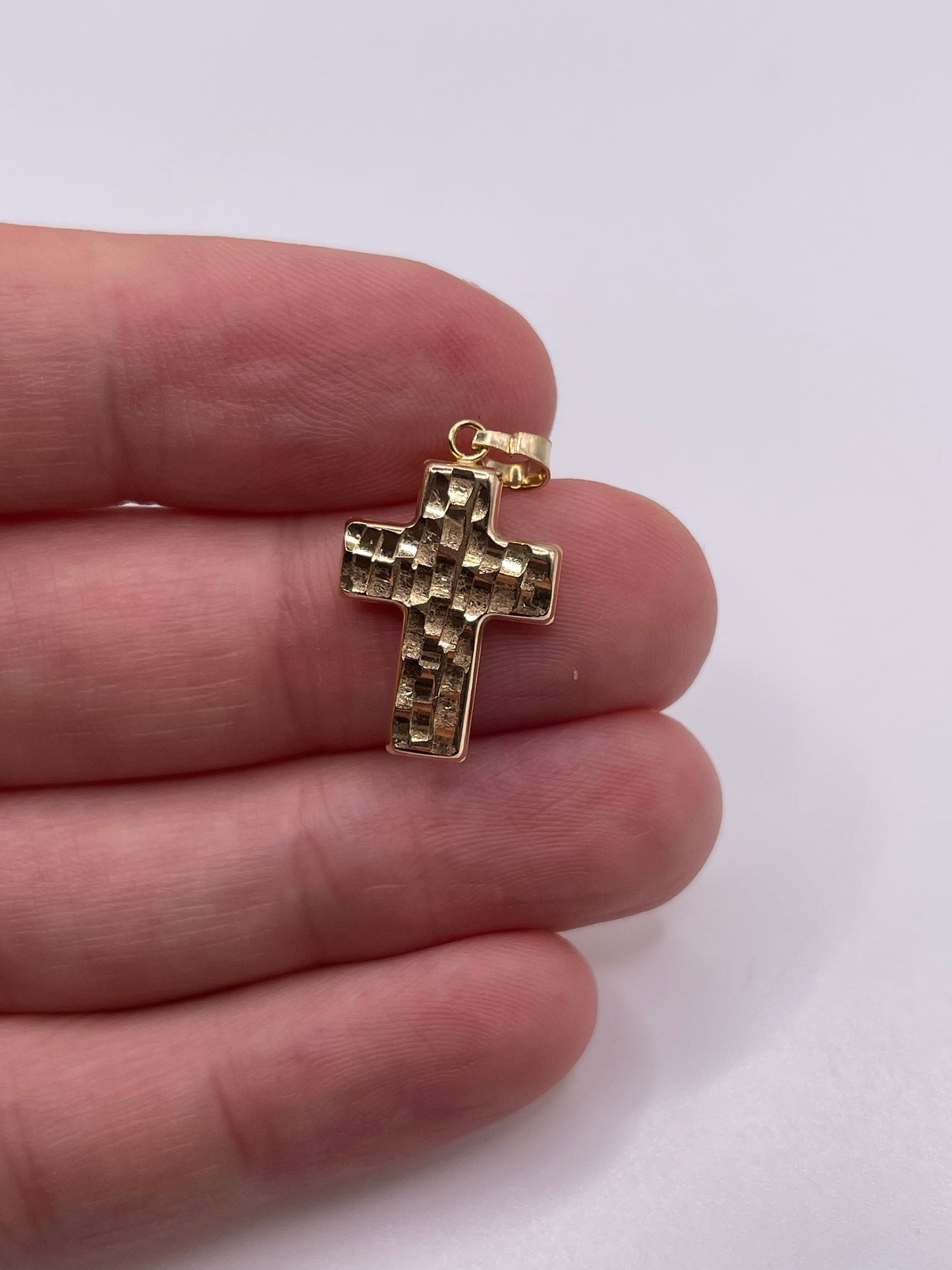 9ct gold cross pendant