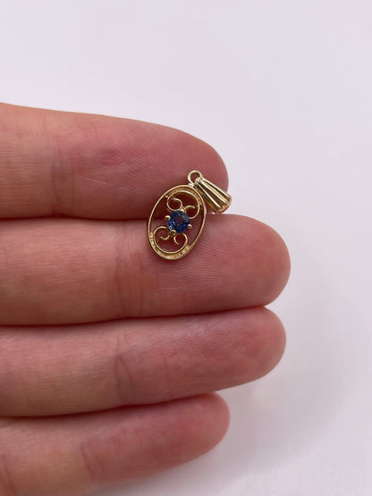 9ct gold sapphire pendant