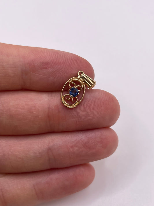9ct gold sapphire pendant