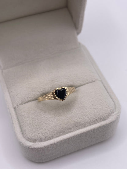 9ct gold onyx heart ring