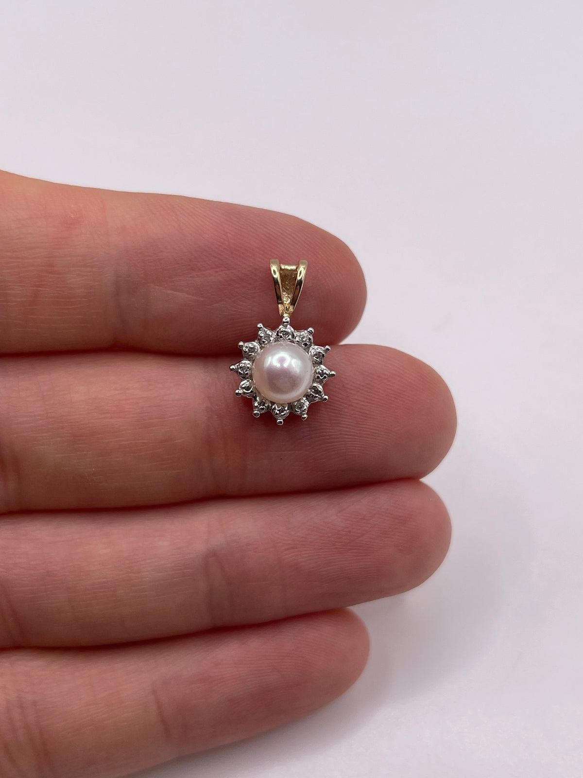 9ct gold pearl and diamond pendant