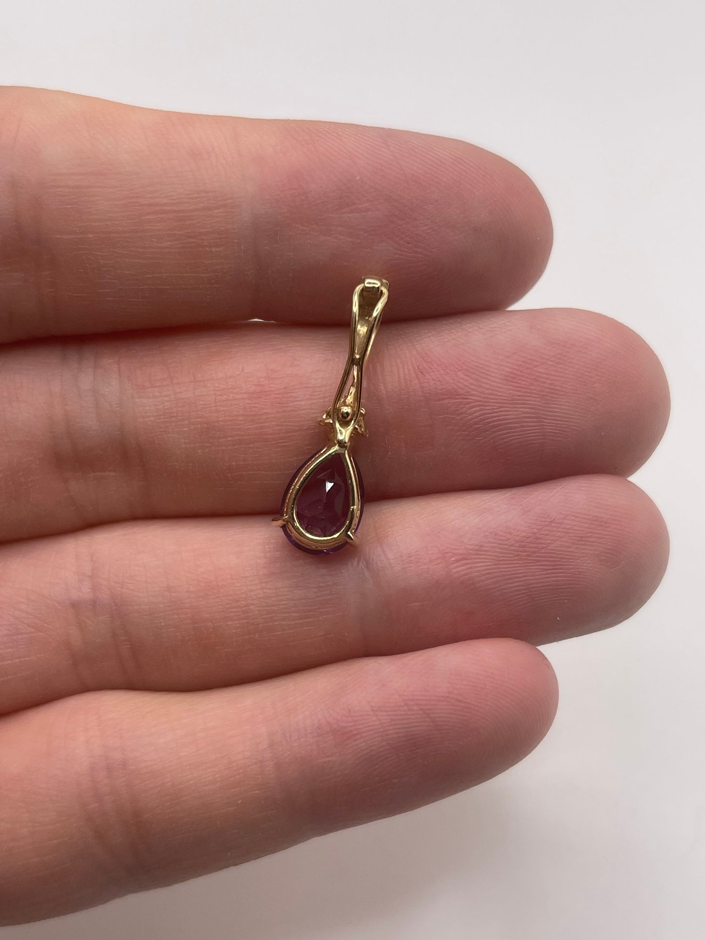 9ct gold amethyst and diamond pendant