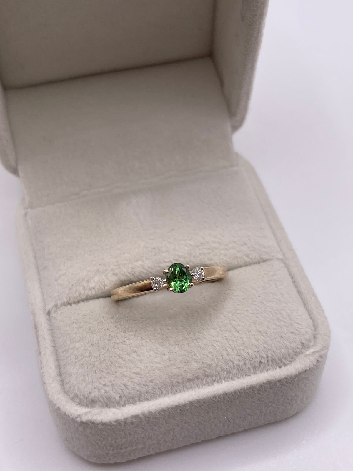 9ct gold tsavorite garnet and diamond ring