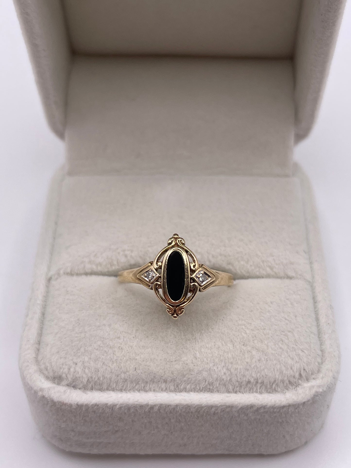 9ct gold onyx and diamond ring