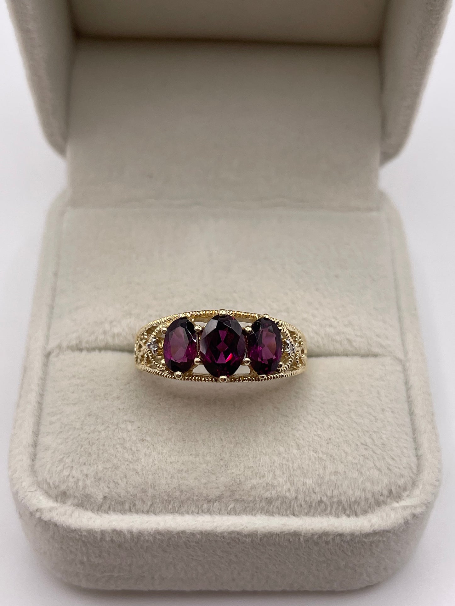 9ct gold garnet and diamond ring