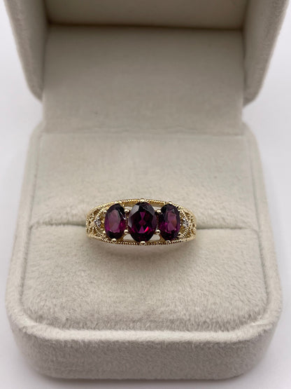 9ct gold garnet and diamond ring
