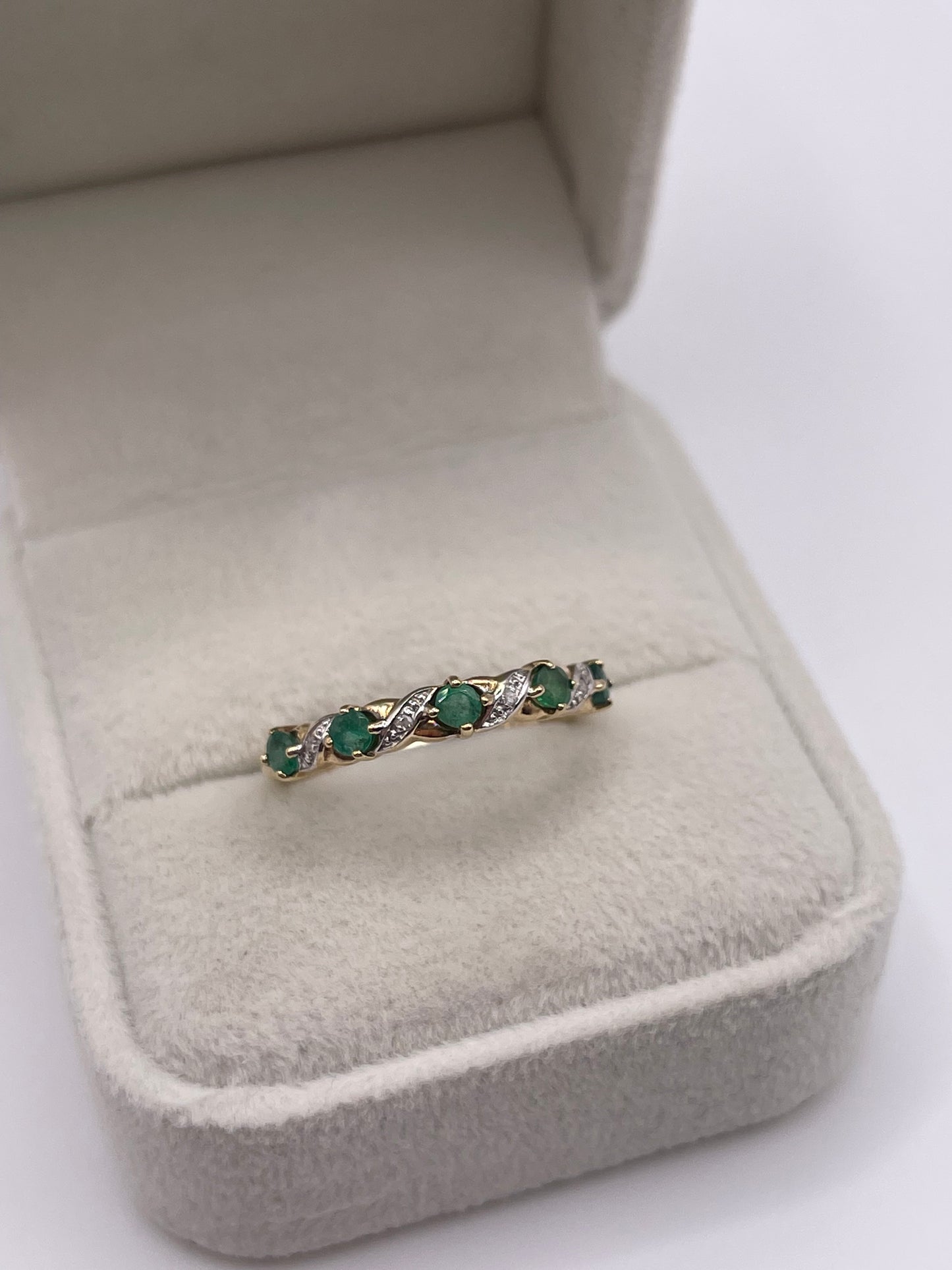 9ct gold emerald and diamond ring