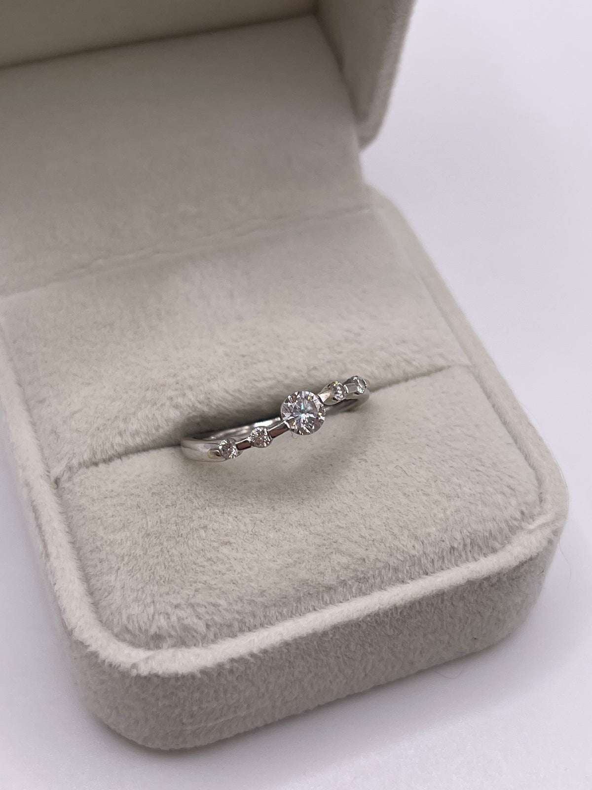 18ct white gold diamond ring