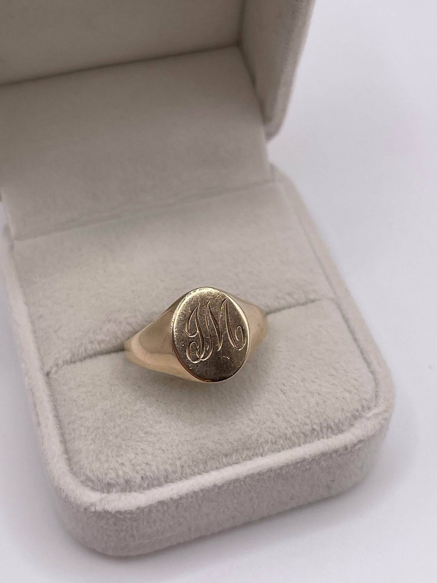 9ct gold initial signet ring