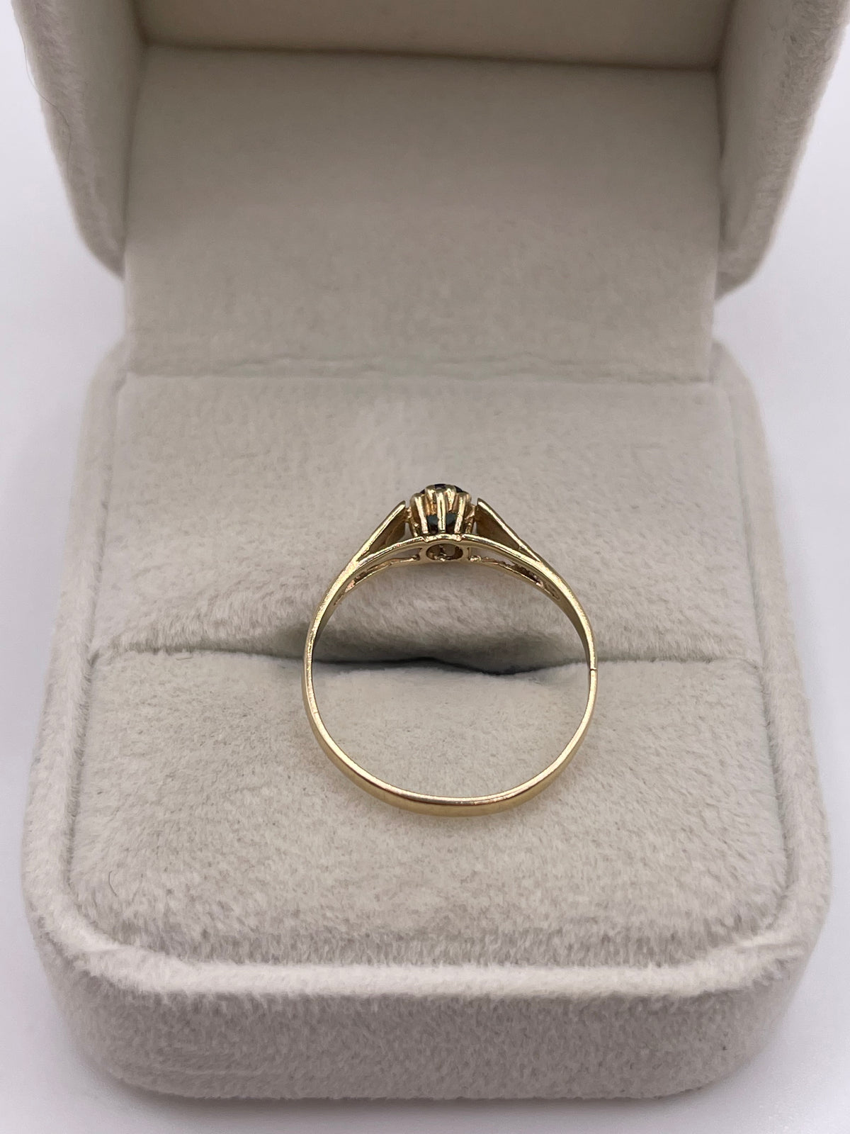 9ct gold sapphire ring