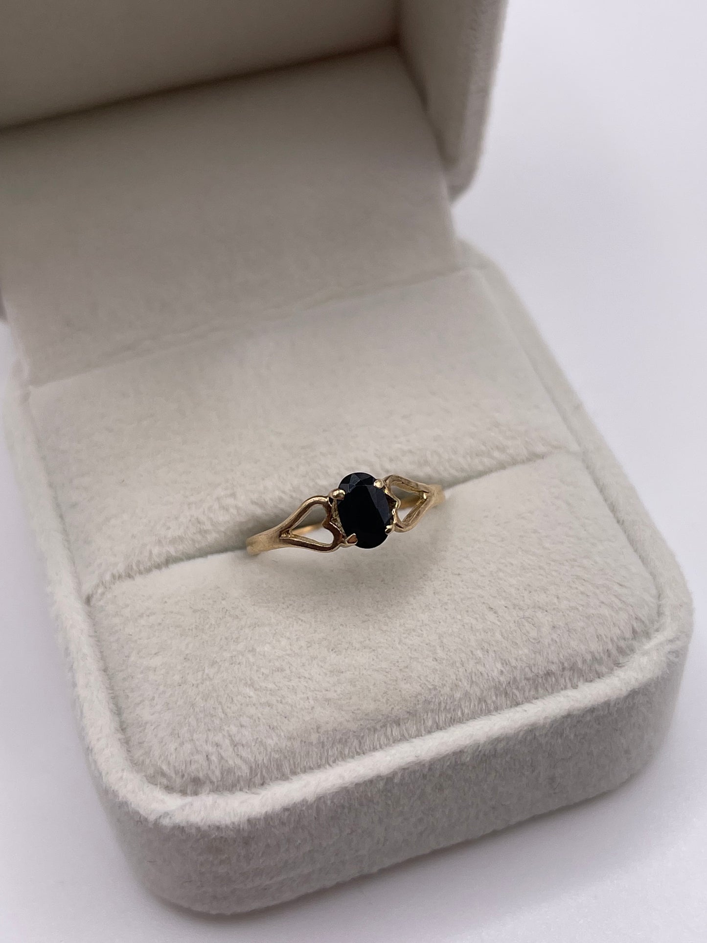 9ct gold sapphire ring