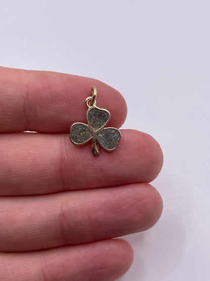 9ct gold shamrock pendant