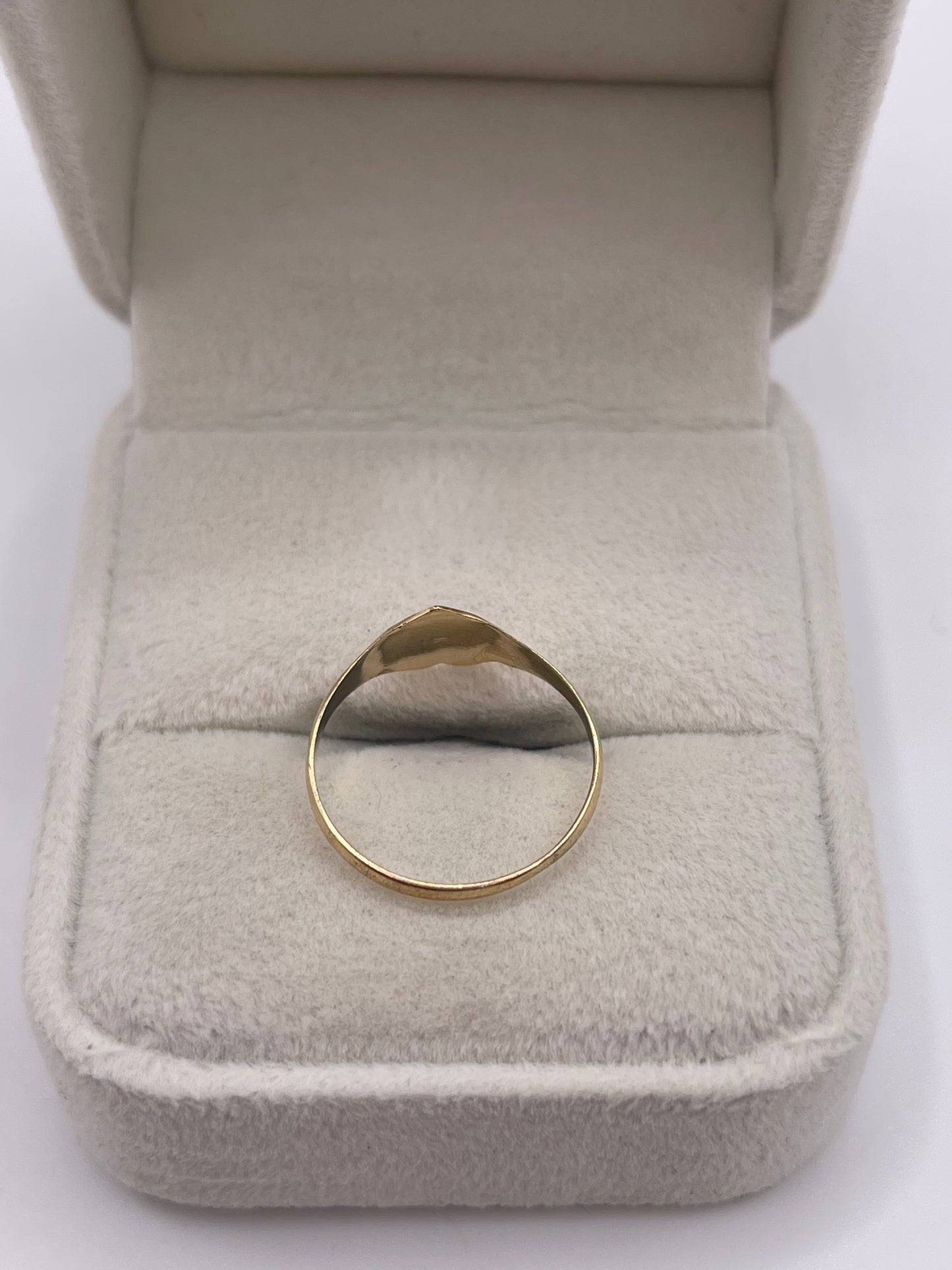 9ct gold heart signet ring