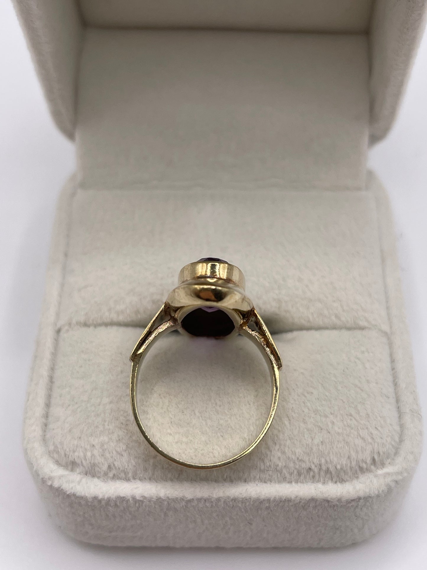 8ct gold amethyst ring