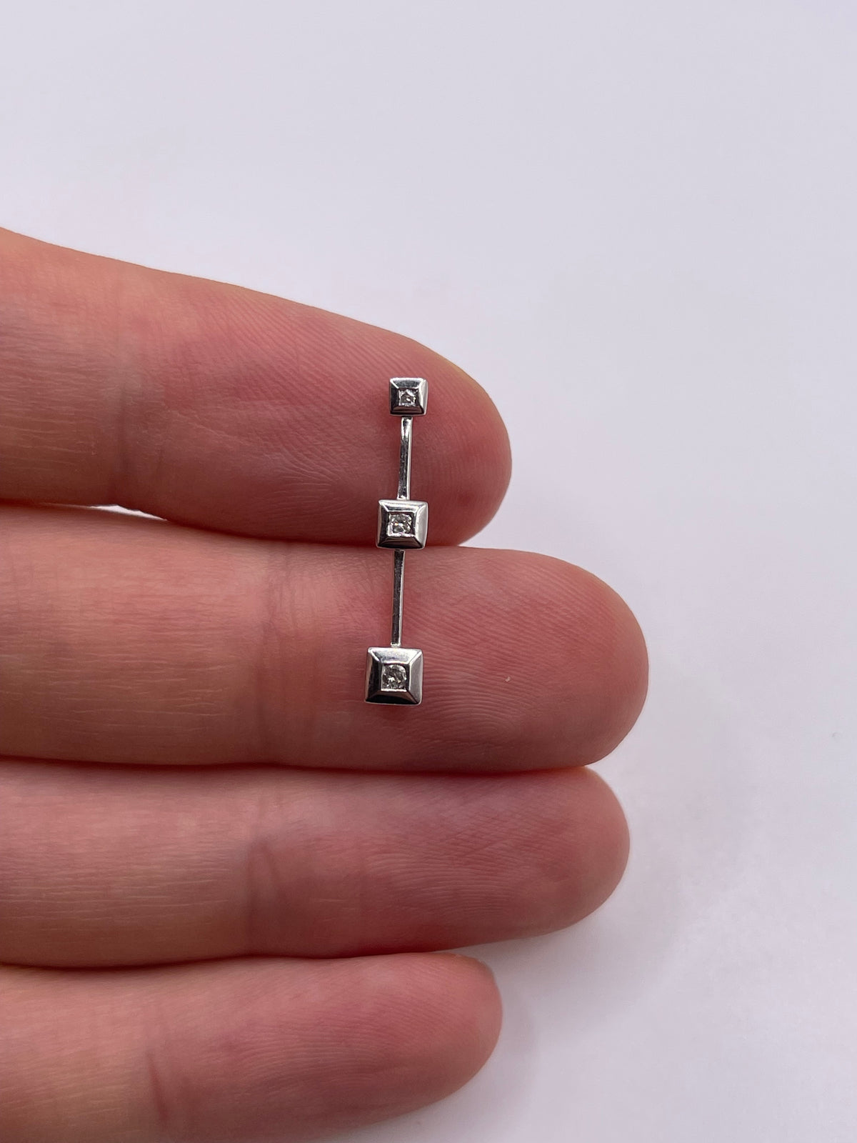 9ct white gold diamond pendant