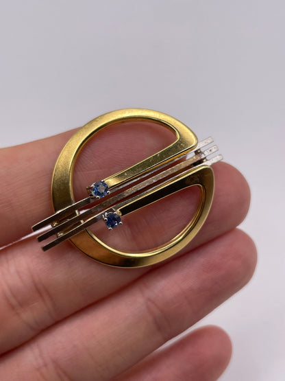9ct two tone gold sapphire brooch