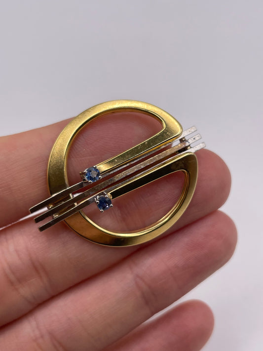 9ct two tone gold sapphire brooch