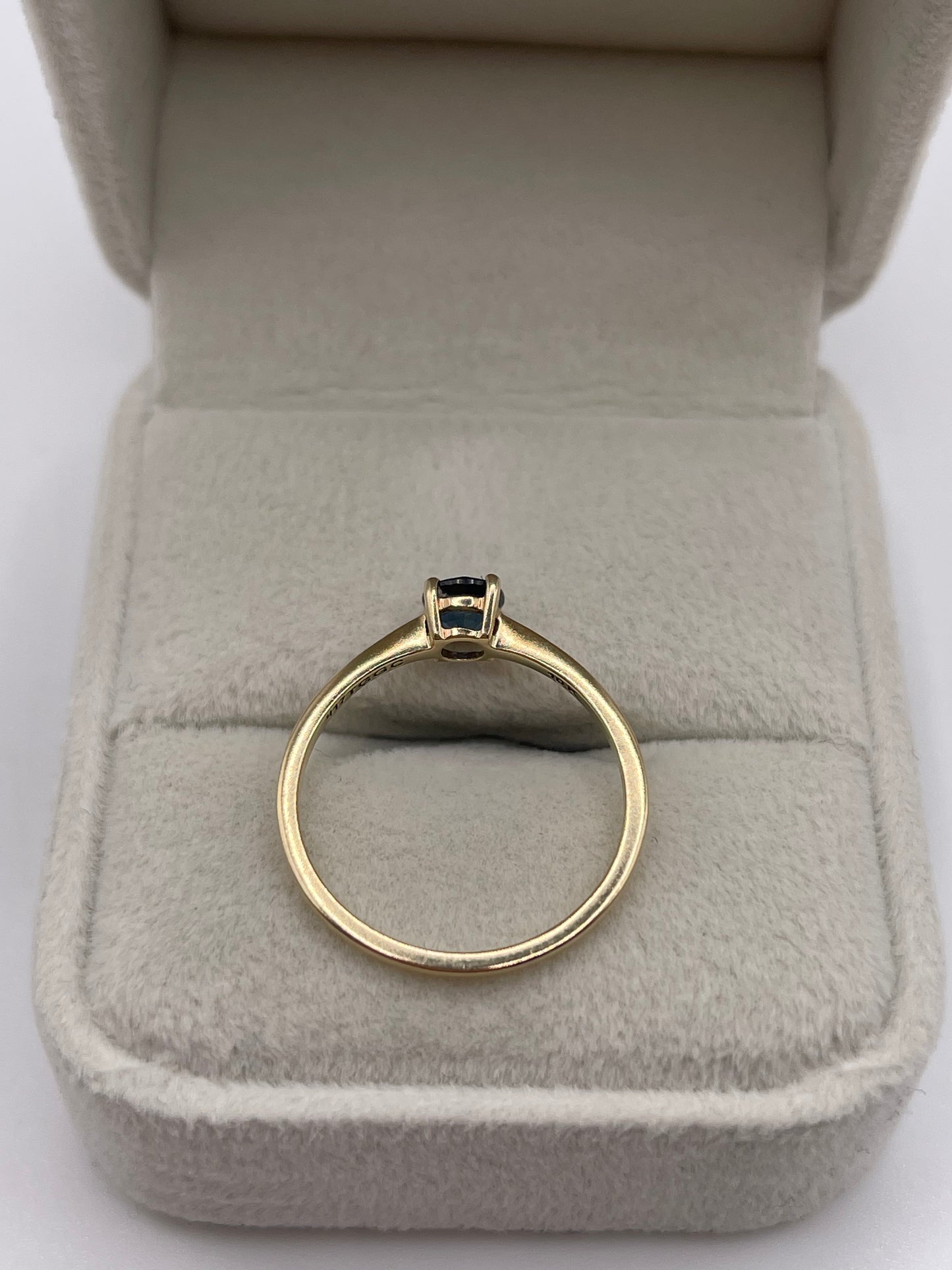 9ct gold sapphire ring