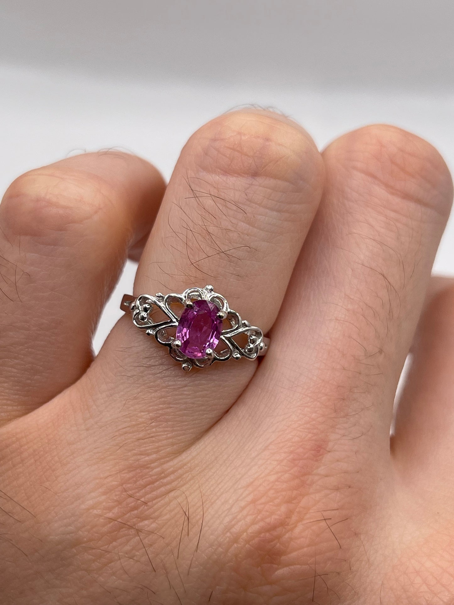 18ct white gold pink sapphire ring
