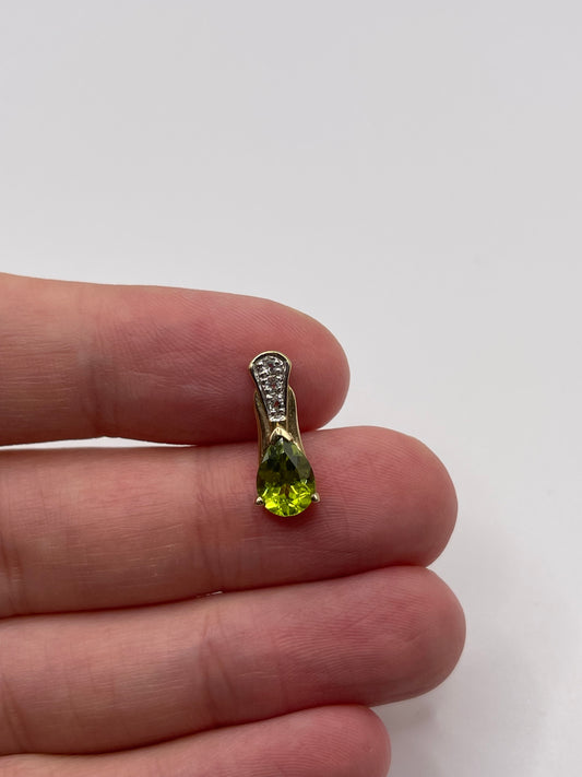 9ct gold peridot and zircon pendant