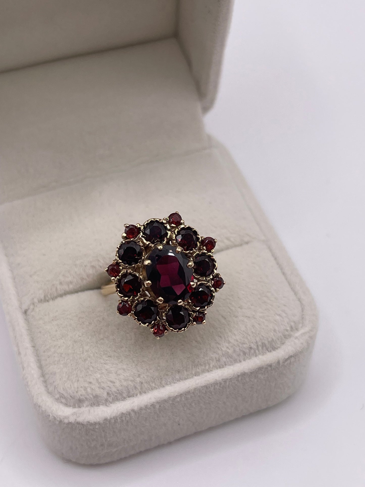 9ct gold garnet cluster ring