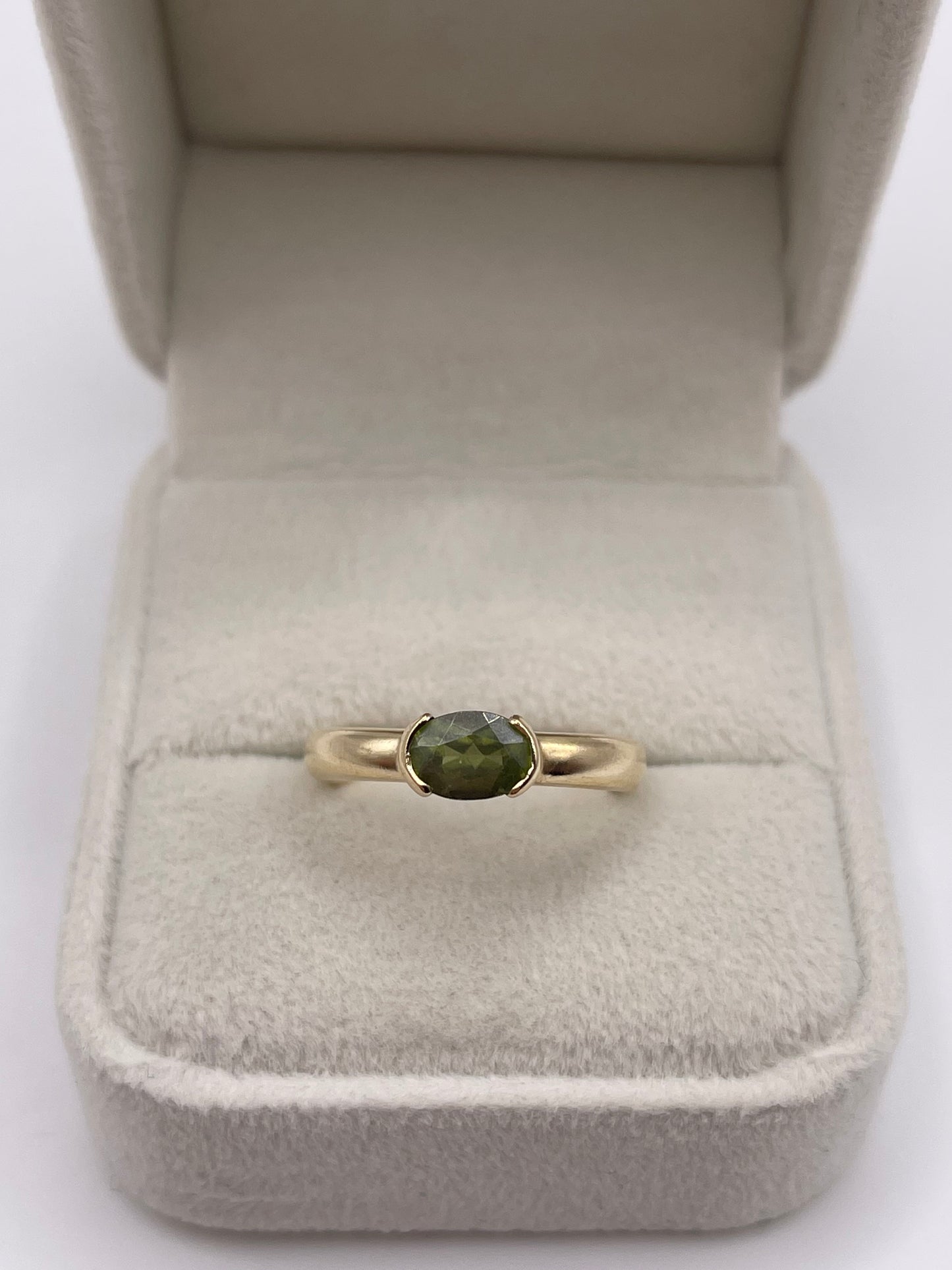 9ct gold quartz ring