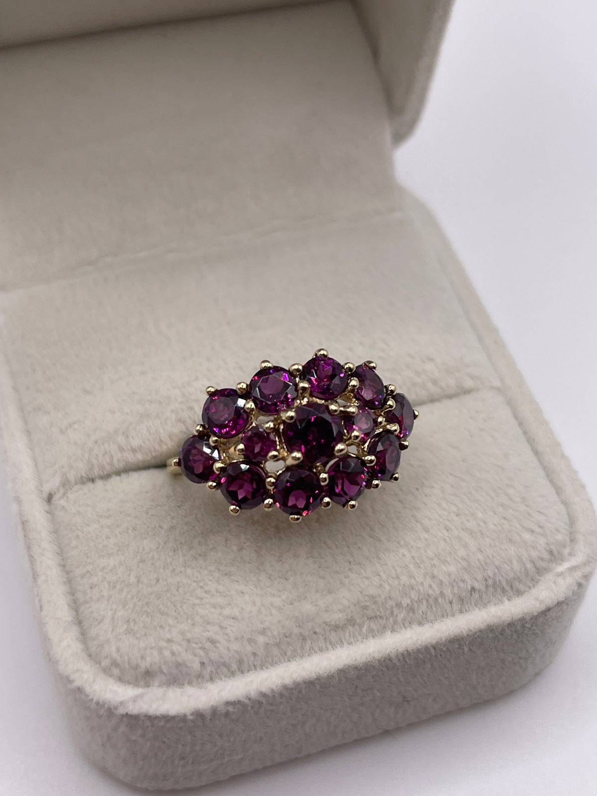 9ct gold garnet cluster ring