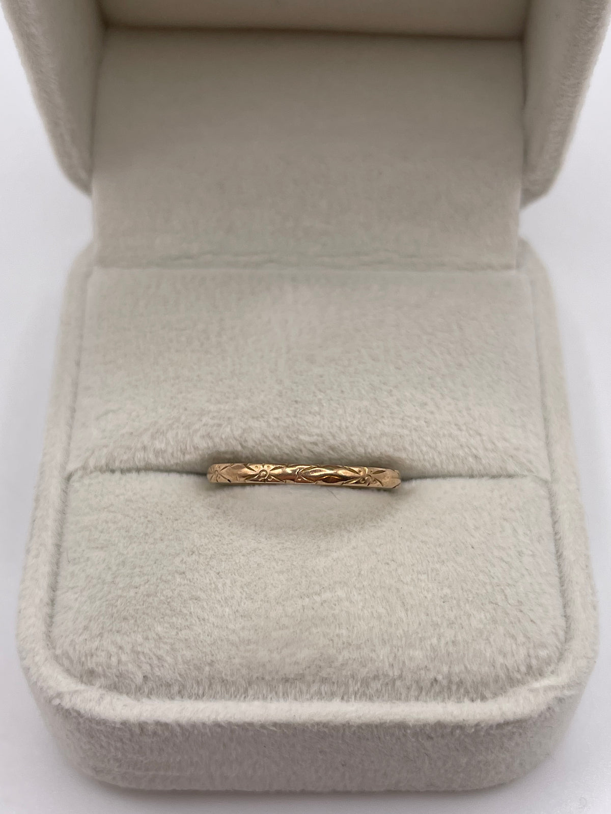9ct rose gold patterned band