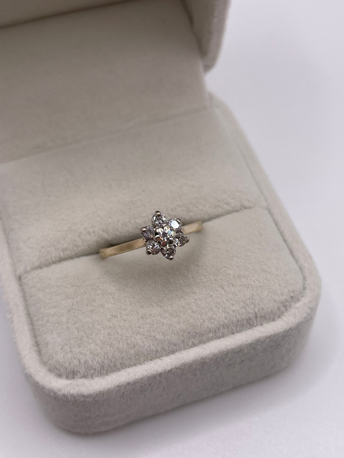 9ct gold diamond cluster ring