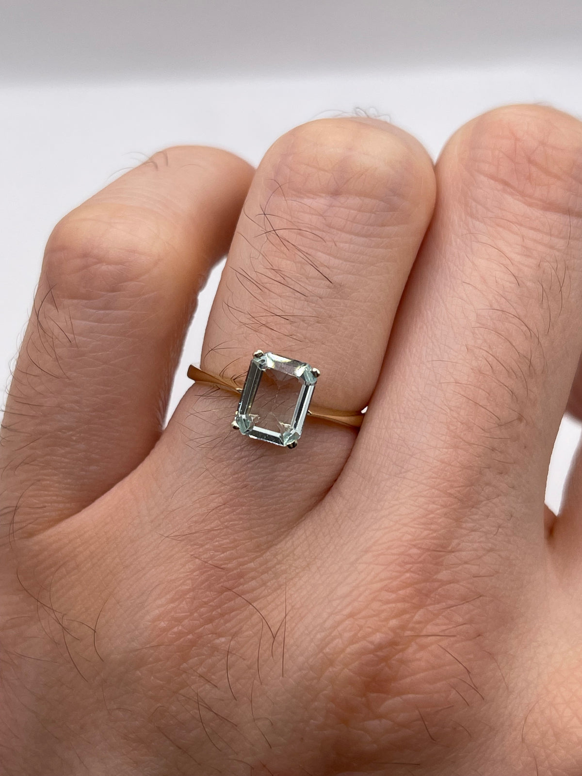9ct gold aquamarine ring