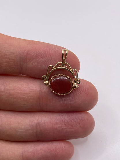 9ct gold onyx and carnelian spinning fob pendant