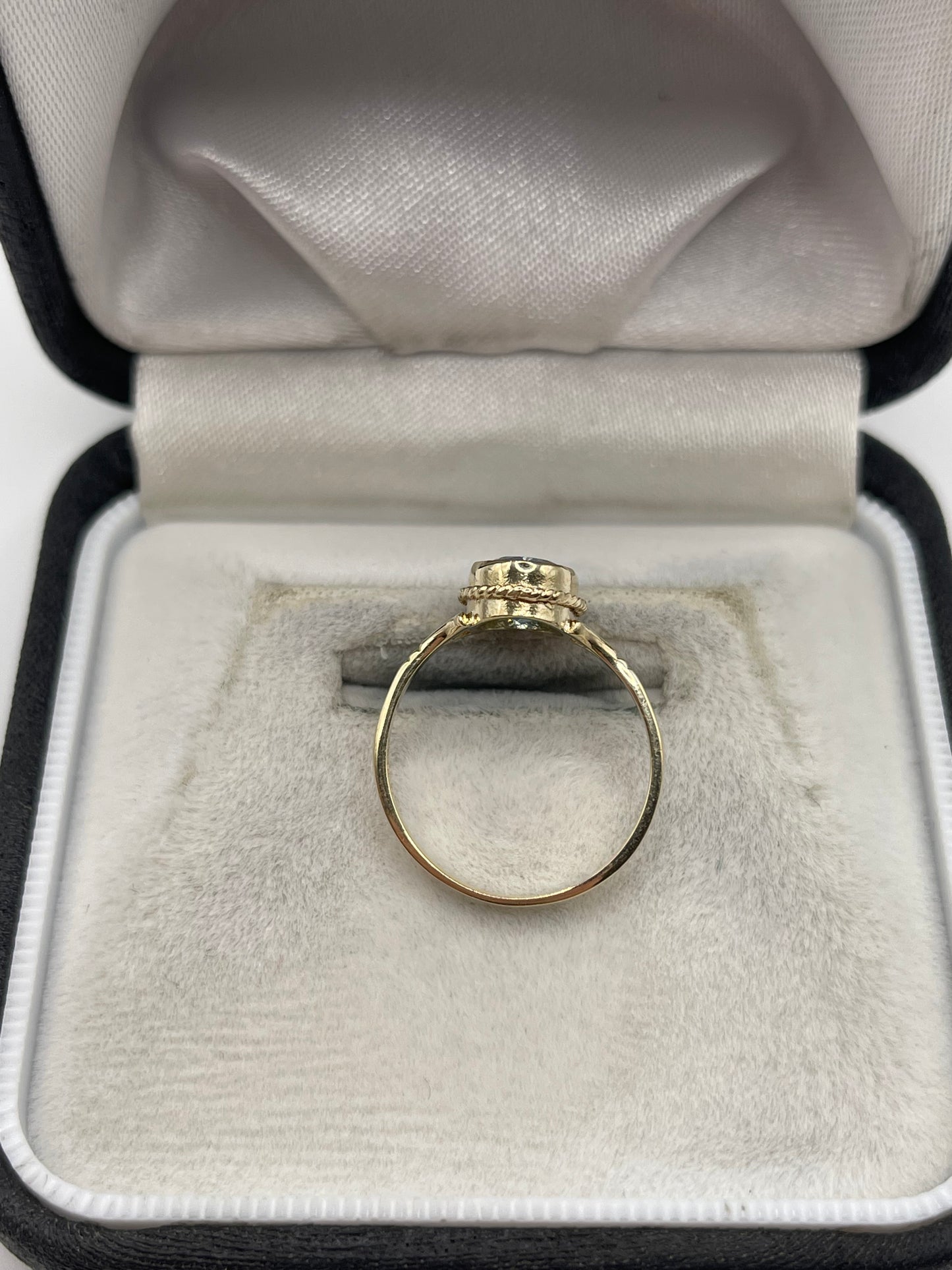 9ct gold blue topaz ring