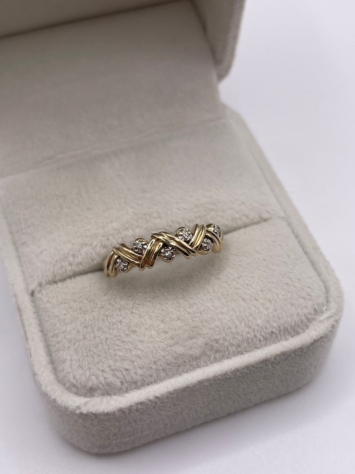 9ct gold diamond ring