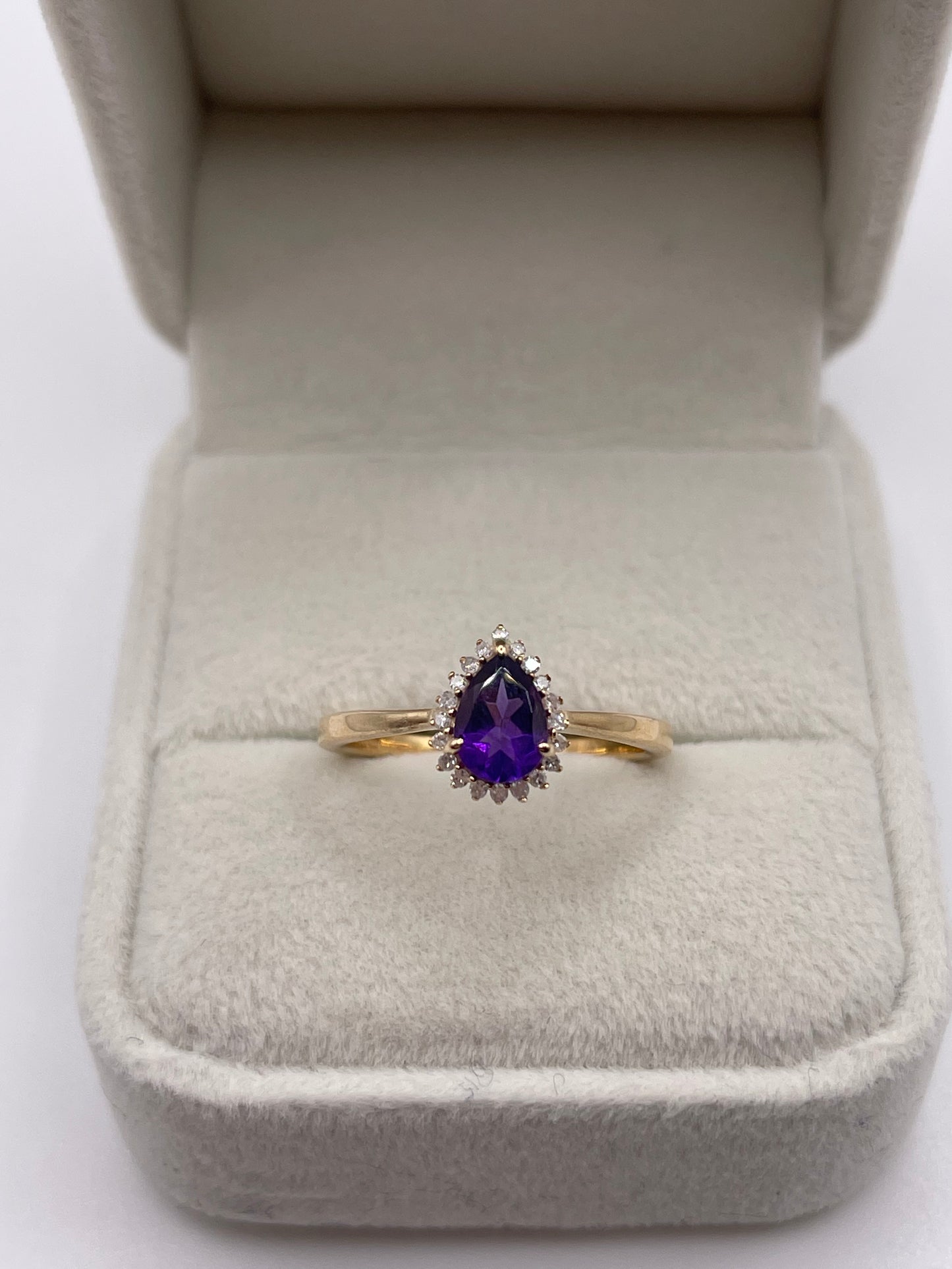9ct gold amethyst and diamond ring